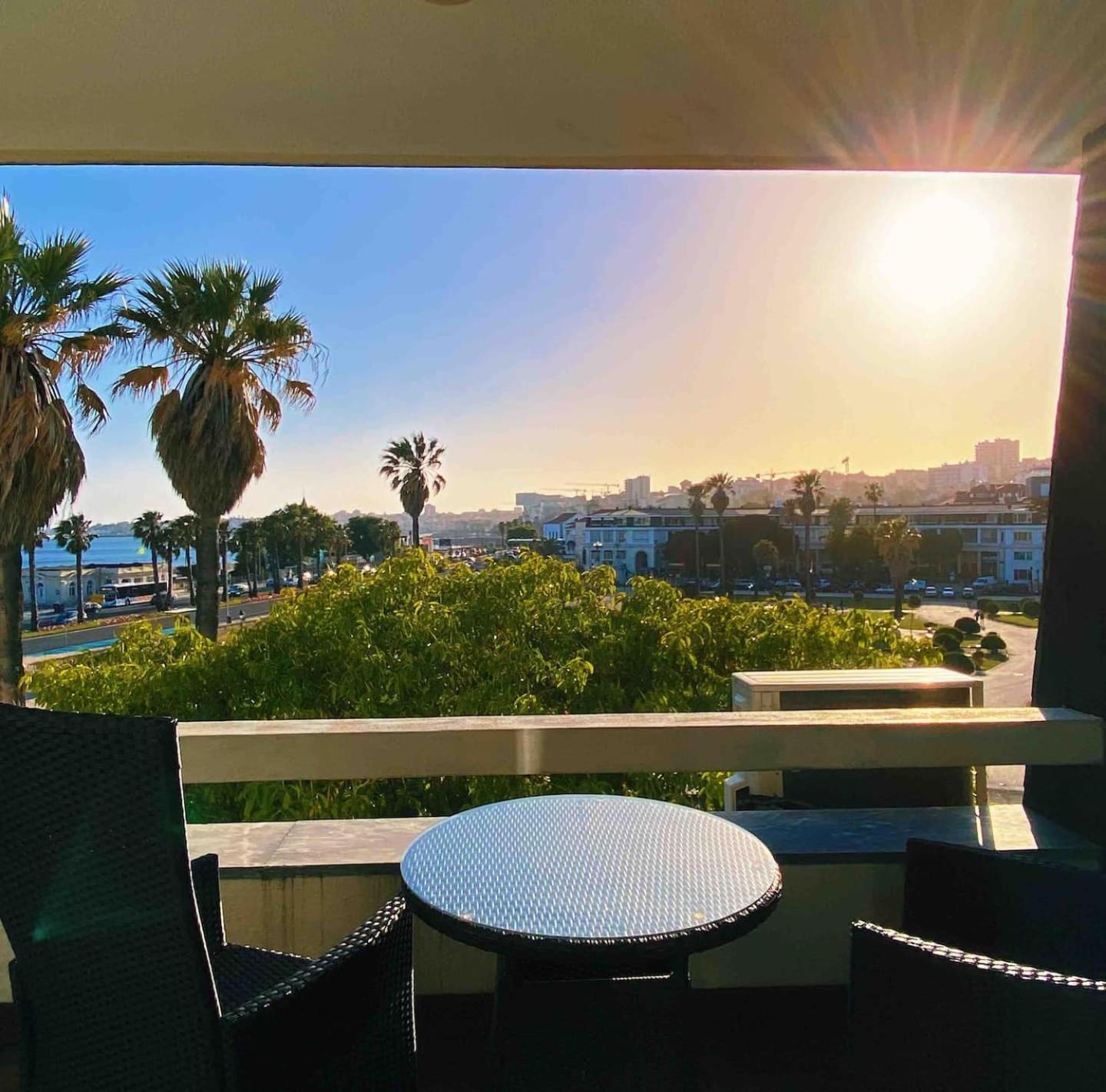 Sea View W Balcony 2 Mins Walk To Beach & Casino エストリル エクステリア 写真