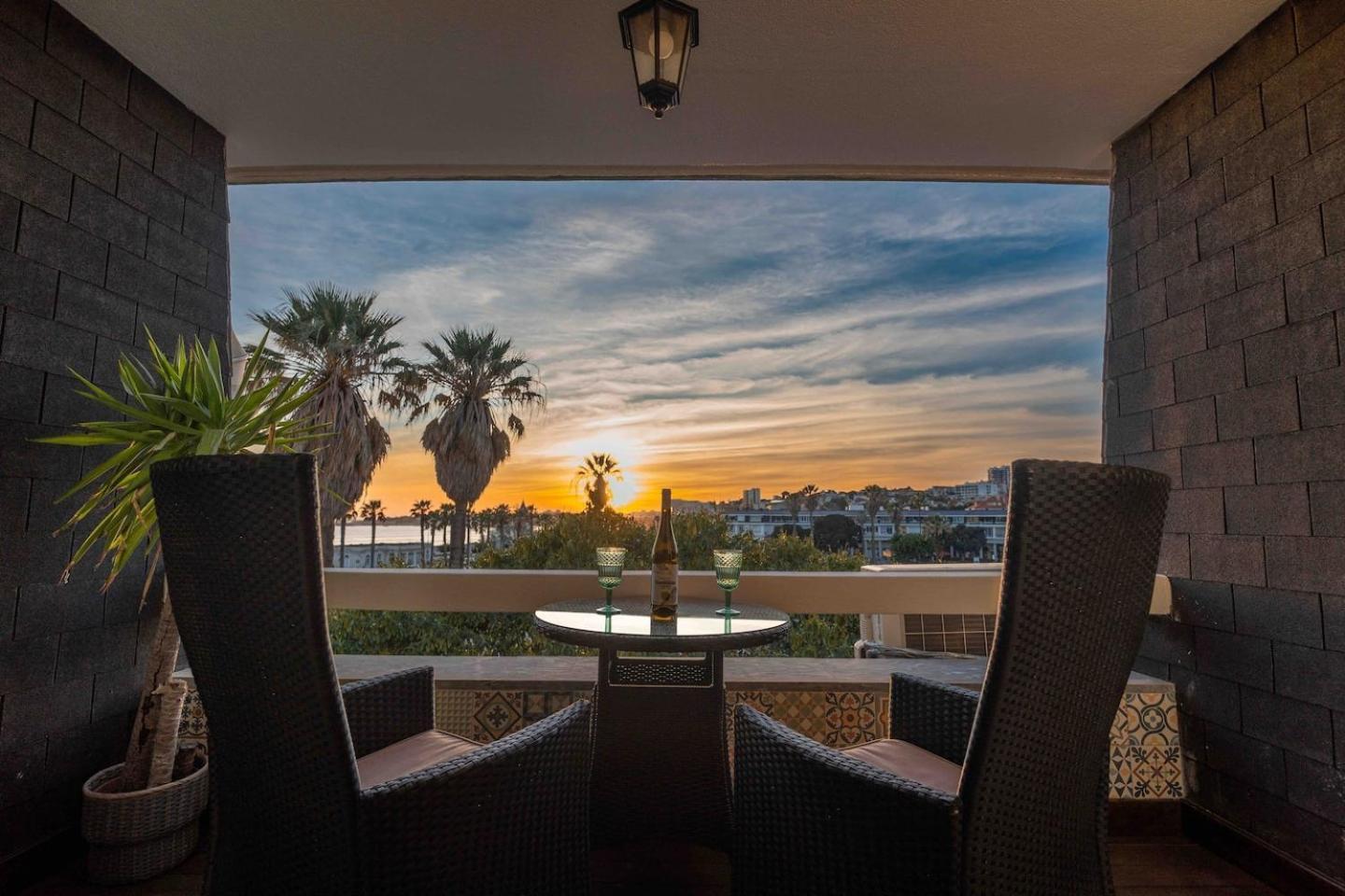 Sea View W Balcony 2 Mins Walk To Beach & Casino エストリル エクステリア 写真