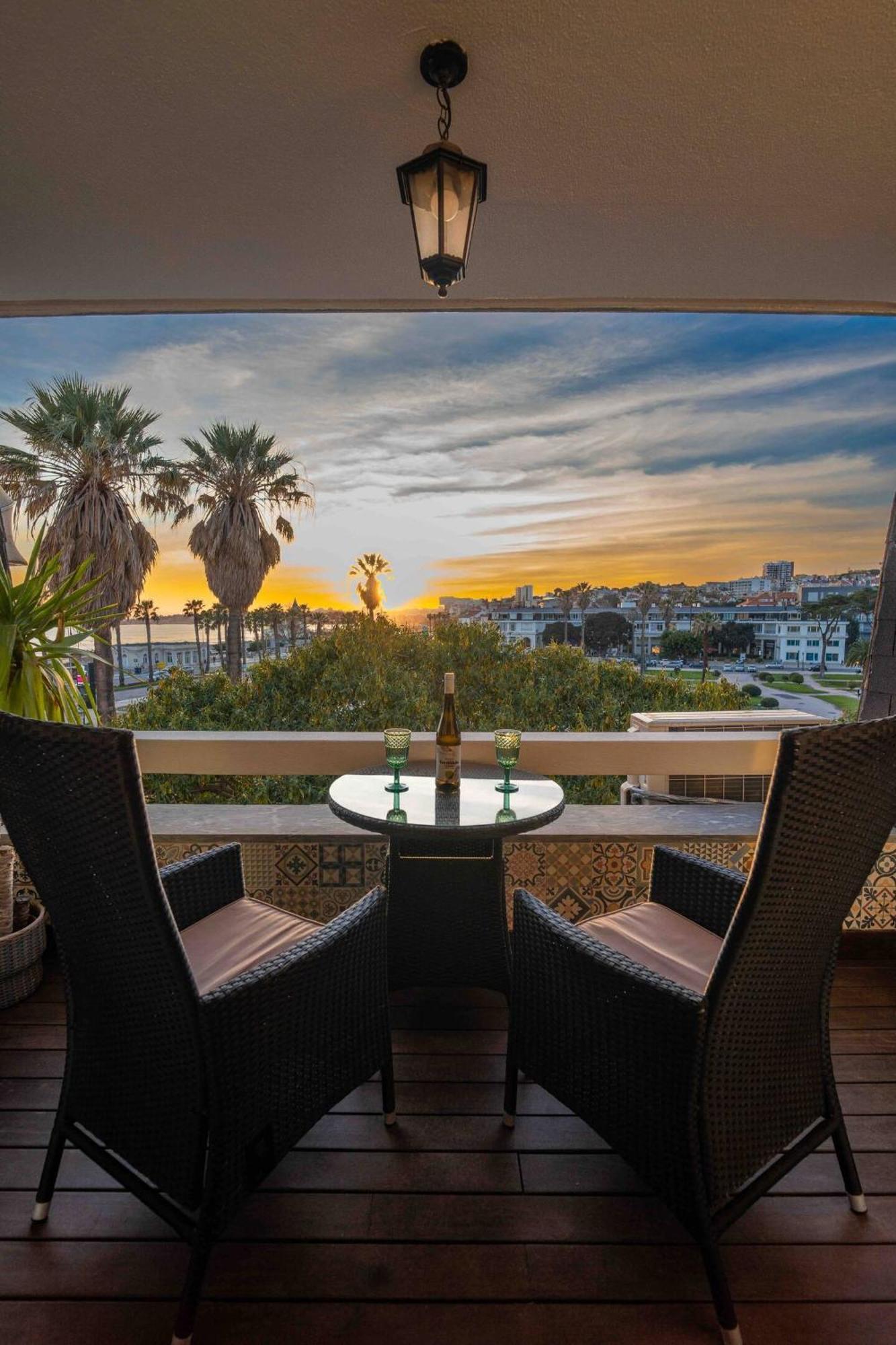 Sea View W Balcony 2 Mins Walk To Beach & Casino エストリル エクステリア 写真